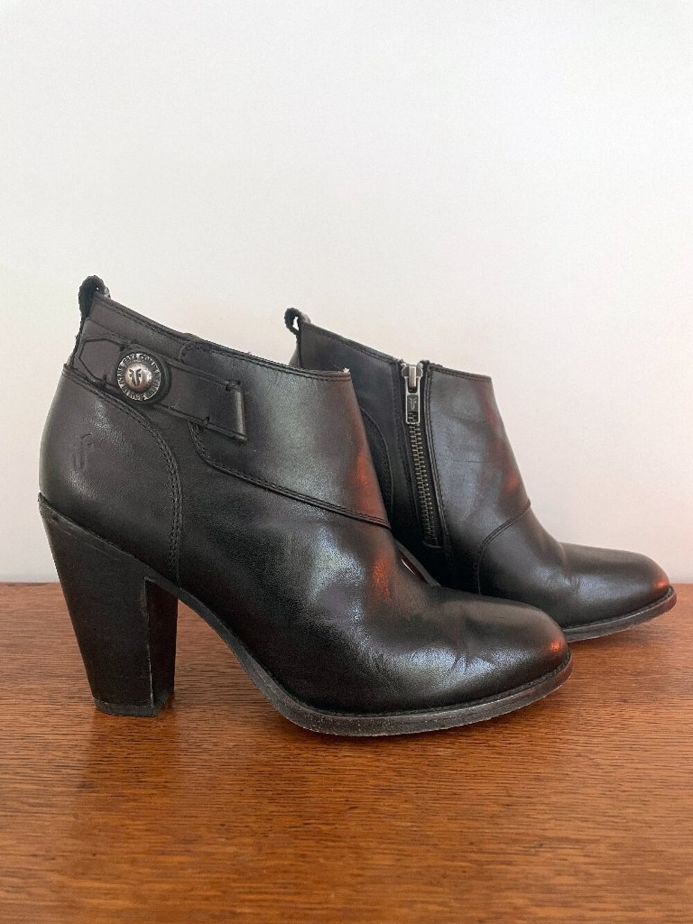 Frye Jenny Short Button Bootie 4015 Black Leather Heeled Ankle Boots Size 8